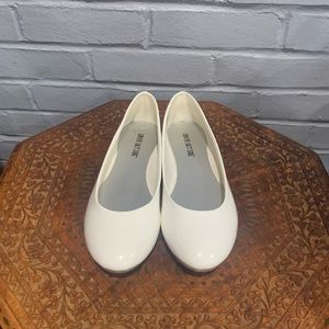 White flat ballerina type shoes. Size 8.5